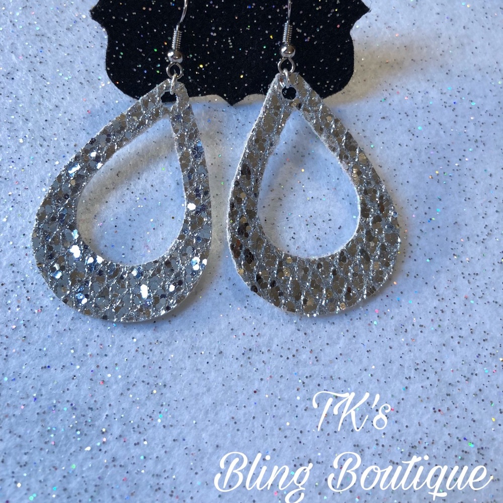 Glamours earrings